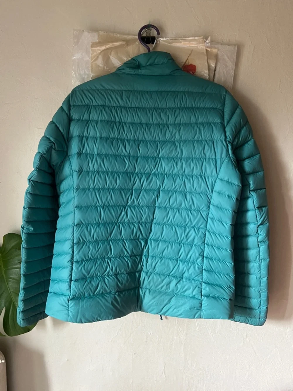 Patagonia Men’s Teal Puffy Down Jacket - Picture 7 of 7